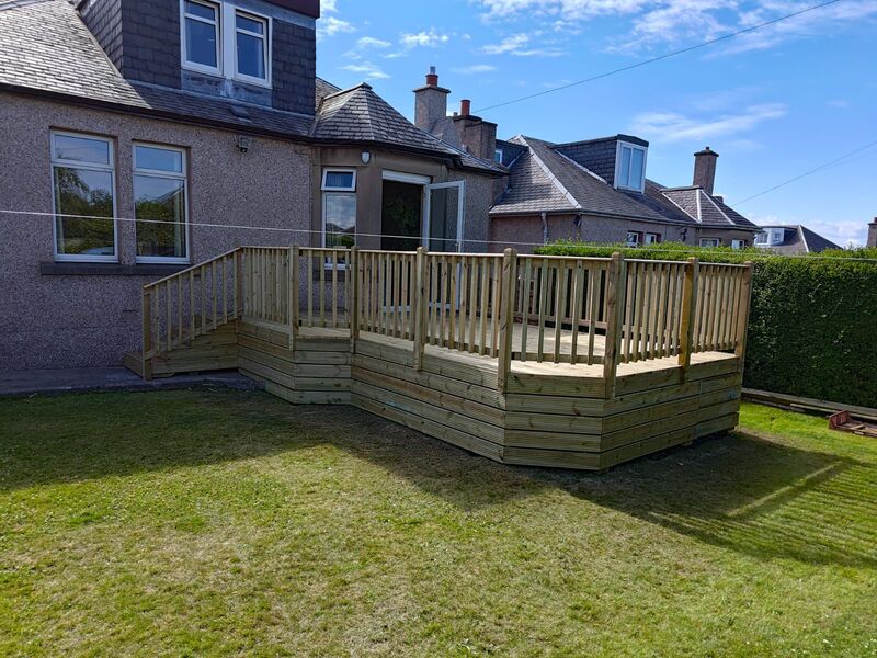 Wooden decking suppliers and installers in Edinburgh, East Lothian and Midlothian by JDS, click for a wooden decking quote